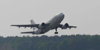 Śmierć na pokładzie samolotu easyJet. Czy rodzina wprowadziła martwą 89-latkę na pokład?