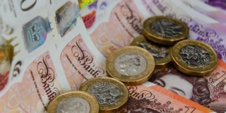 Anglia: Od kwietnia rząd wypłaci gotówkę osobom w kryzysie finansowym