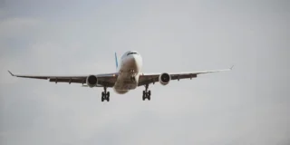 awaryjne lądowanie z powodu braku paliwa Foto: samolot w locie