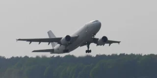 Dramat na pokładzie samolotu. Zapalił się laptop, są ranni -